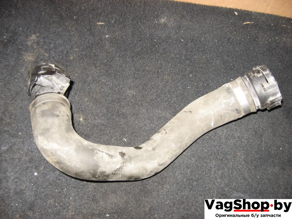 патрубок (трубопровод, шланг) Audi A6 4F/C6 2007, 2.8 л., FSI, BDX, бензин, АКПП, черный, универсал, передний привод, 4F0121055F - фото №1