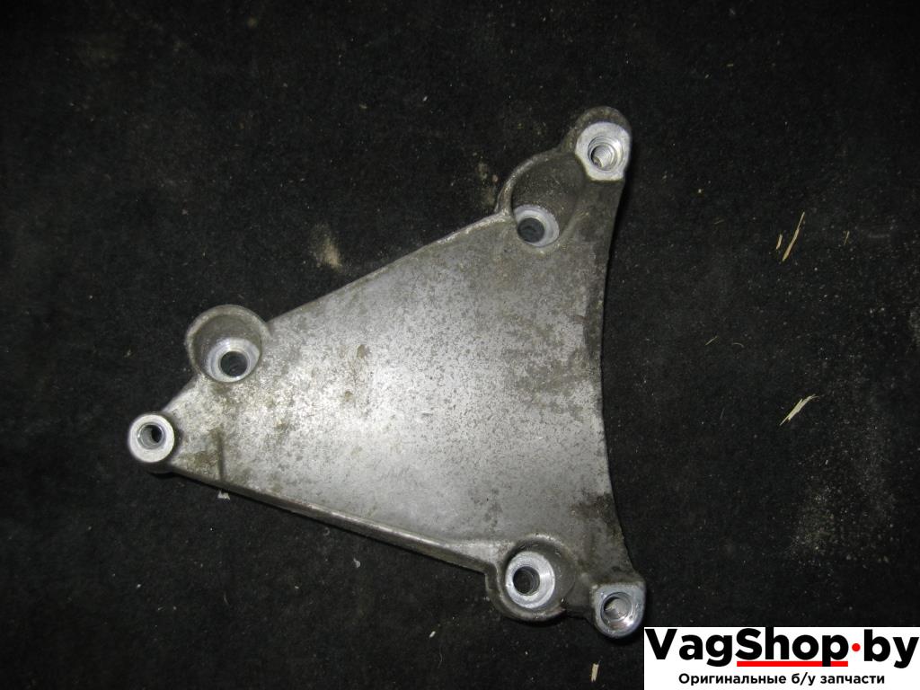 кронштейн компрессора кондиционера Audi A6 4F/C6 2007, 2.8 л., FSI, BDX, бензин, АКПП, черный, универсал, передний привод, 06E260835C - фото №1