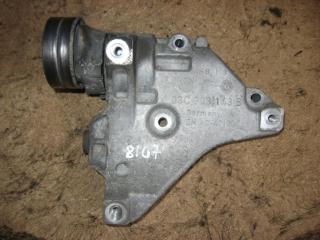 кронштейн компрессора кондиционера Volkswagen Passat B6 2010, 1.4 л., TSI, бензин, газ, АКПП, белый, универсал, передний привод, 03C903143B