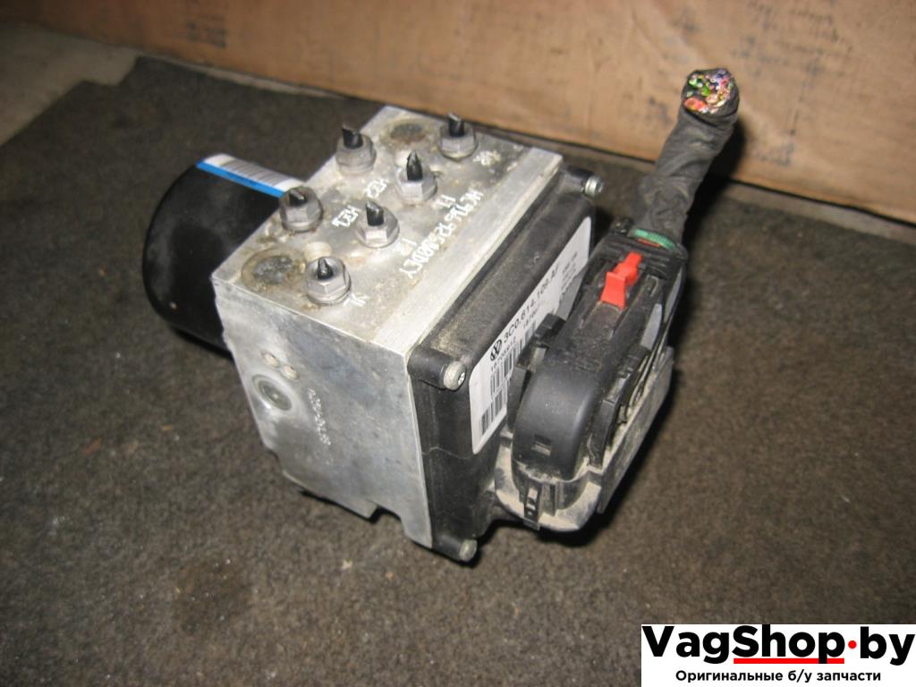 блок ABS Volkswagen Passat B6 2010, 1.4 л., TSI, бензин, газ, АКПП, белый, универсал, передний привод, 3C0614109AF - фото №1