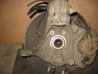 кулак поворотный левый Volkswagen Passat B6 2010, 1.4 л., TSI, бензин, газ, АКПП, белый, универсал, передний привод