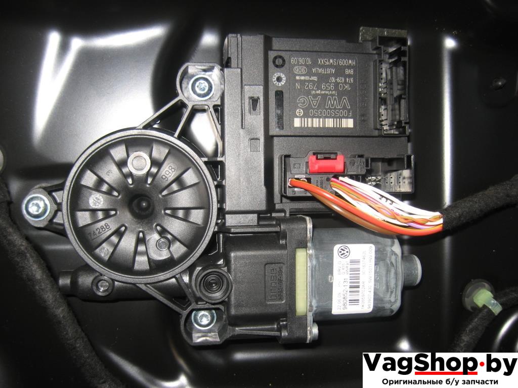 моторчик стеклоподъемника передний правый Volkswagen Passat B6 2010, 1.4 л., TSI, бензин, газ, АКПП, белый, универсал, передний привод, 1K0959702AR, 3C1837462L, 1K0959972N - фото №1