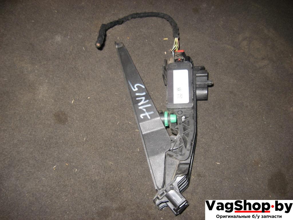 педаль Volkswagen Golf 5 поколение 2005, 2.0 л., TDi, BMM, дизель, АКПП, черный, хетчбэк 5 дв., передний привод, 1K1723503L - фото №1