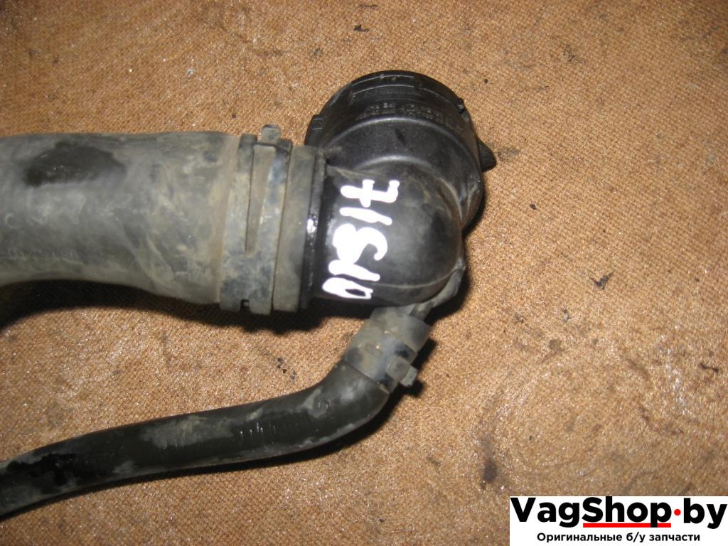 патрубок (трубопровод, шланг) Volkswagen Golf 5 поколение 2007, 1.9 л., TDi, BLS, дизель, МКПП, черный, универсал, передний привод, 1K0122291BA - фото №1