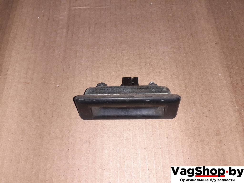 ручка открывания багажника Volkswagen Golf 5 поколение 2007, 1.9 л., TDi, BLS, дизель, МКПП, черный, универсал, передний привод - фото №1