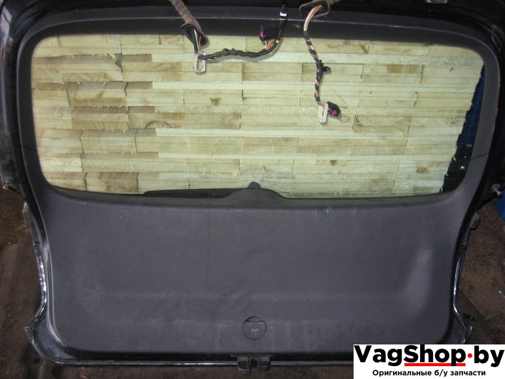 обшивка крышки багажника Volkswagen Golf 5 поколение 2007, 1.9 л., TDi, BLS, дизель, МКПП, черный, универсал, передний привод - фото №1