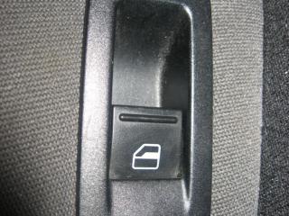 кнопка открытия лючка топливного бака Volkswagen Touran 1 поколение [рестайлинг] 2006, 1.9 л., TDi, BLS, дизель, МКПП, синий, минивэн, передний привод