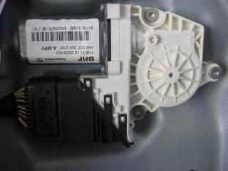 моторчик стеклоподъемника задний левый Volkswagen Touran 1 поколение [рестайлинг] 2009, 2.0 л., TDi, BMN, дизель, МКПП, черный, минивэн, передний привод, 5K0959703B