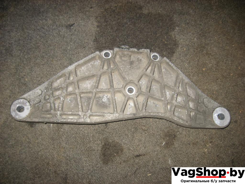 кронштейн (крепление) Audi A4 B7 2007, 3.0 л., TDi, ASB, дизель, МКПП, серый, универсал, полный привод, 8E0599287K, L - фото №1