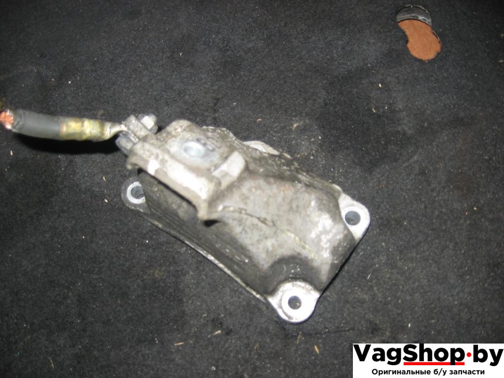 кронштейн двигателя Audi A4 B7 2007, 3.0 л., TDi, ASB, дизель, МКПП, серый, универсал, полный привод, 8E0199308AK - фото №1