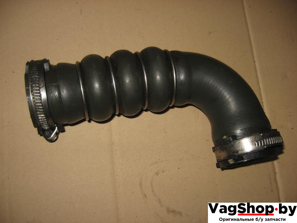 патрубок интеркулера Audi A4 B7 2007, 3.0 л., TDi, ASB, дизель, МКПП, серый, универсал, полный привод, 8E0145738D - фото №1