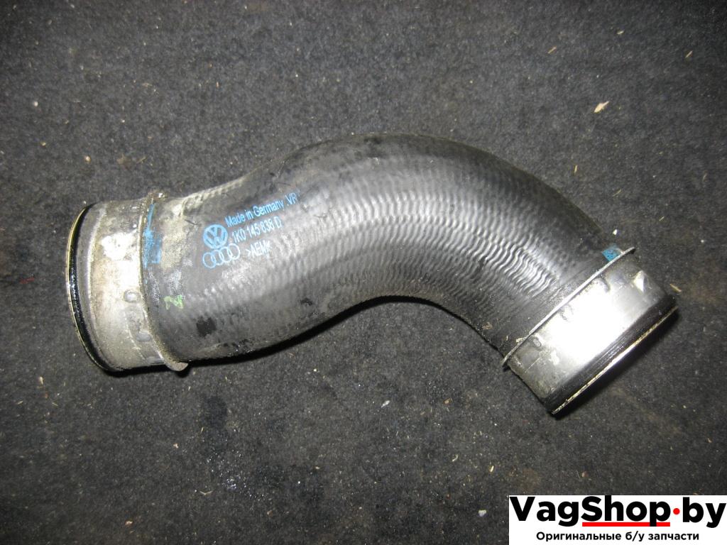 патрубок интеркулера Volkswagen Touran 1 поколение 2004, 2.0 л., TDi, BKD, дизель, АКПП, серебро, минивэн, передний привод, 1K0145838D - фото №1
