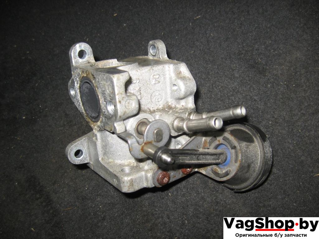 заслонка дроссельная Volkswagen Touran 1 поколение 2004, 2.0 л., TDi, BKD, дизель, АКПП, серебро, минивэн, передний привод, 03G131063F - фото №1