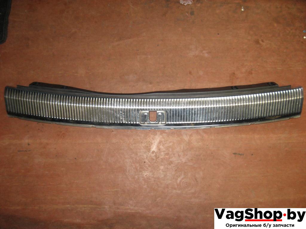 накладка внутренняя на заднюю панель кузова Audi A6 4F/C6 2006, 3.2 л., FSI, AUK, бензин, АКПП, белый, универсал, полный привод, 4F9864483B - фото №1