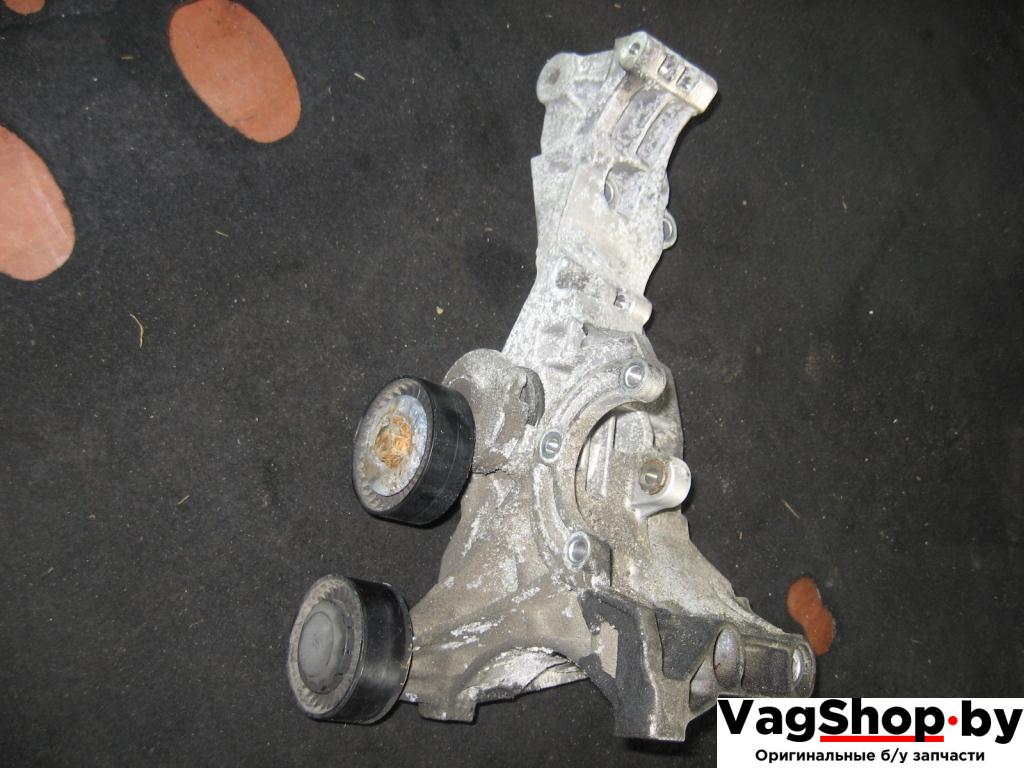 кронштейн двигателя Audi A4 B7 2006, 2.0 л., TDi, BPW, дизель, МКПП, черный, универсал, передний привод, 03G903143D - фото №1