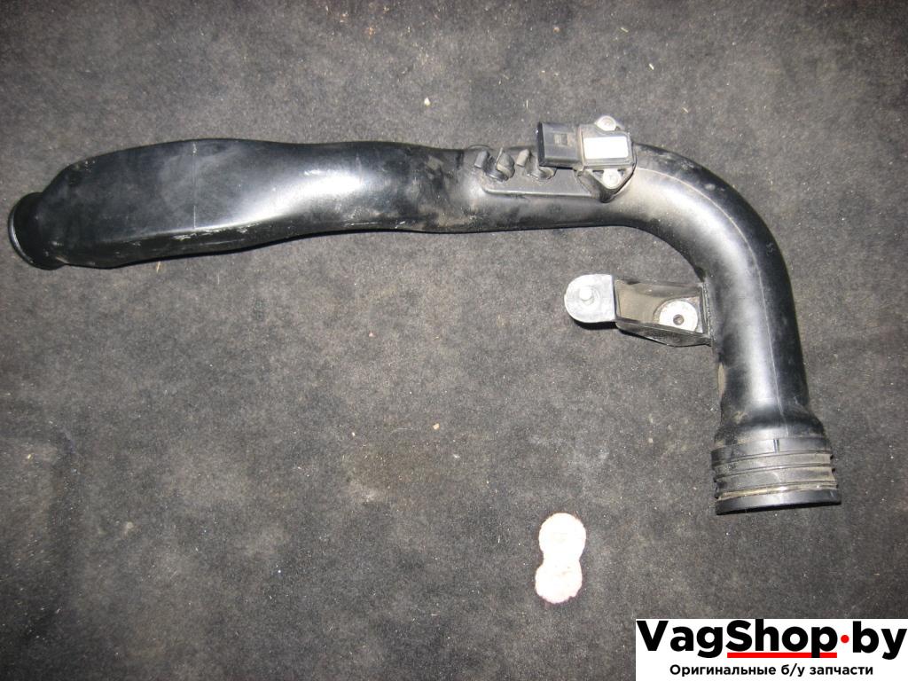 патрубок интеркулера Audi A4 B7 2006, 2.0 л., TDi, BPW, дизель, МКПП, черный, универсал, передний привод, 8E0145762G, 8E0145762F, 8E0145840 - фото №1