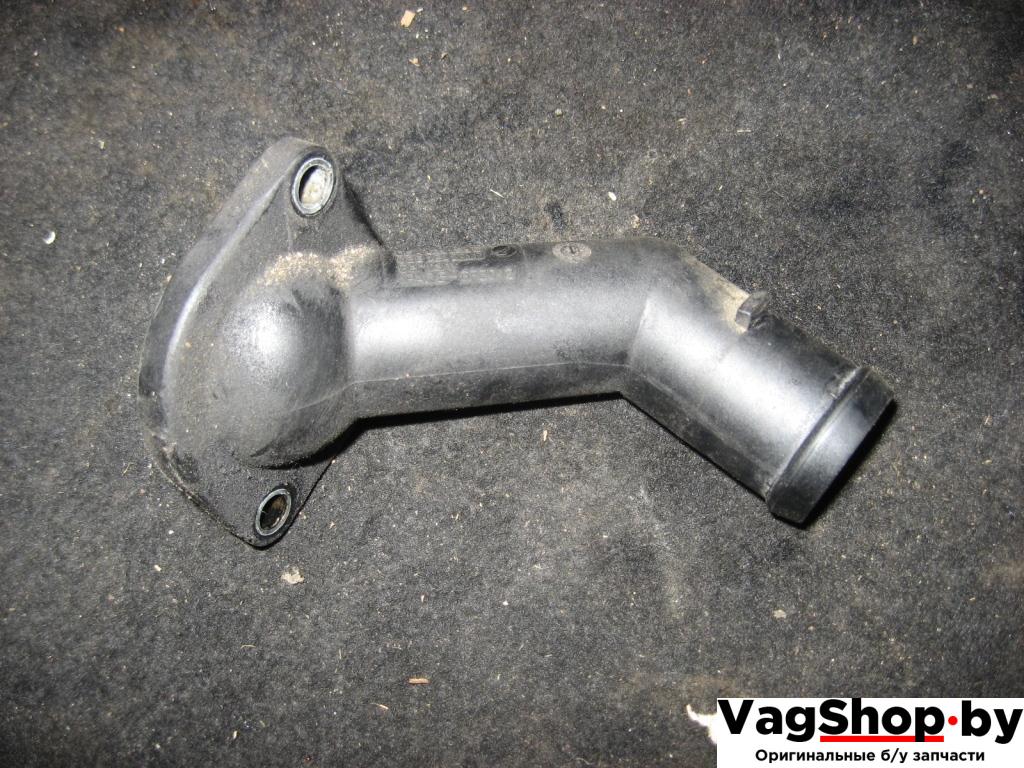 корпус термостата Volkswagen Caddy 3 поколение 2006, 1.9 л., TDi, BJB, дизель, МКПП, синий светлый, минивэн, передний привод, 038121121D - фото №1