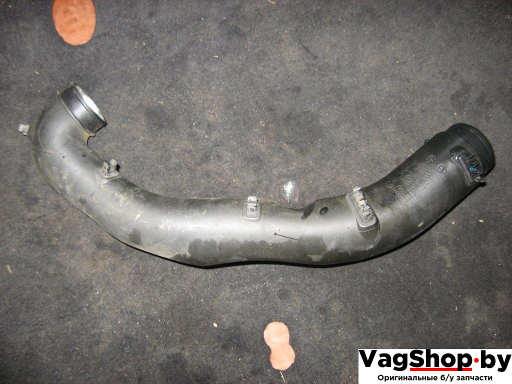 патрубок (трубопровод, шланг) Volkswagen Caddy 3 поколение 2006, 1.9 л., TDi, BJB, дизель, МКПП, синий светлый, минивэн, передний привод, 1K0129654S - фото №1