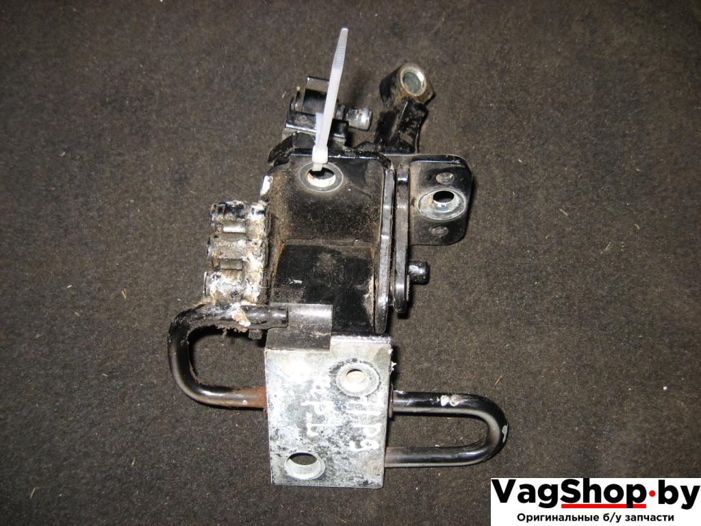 петля двери Audi A4 B7 2006, 2.0 л., TDi, BPW, дизель, МКПП, черный, универсал, передний привод - фото №1