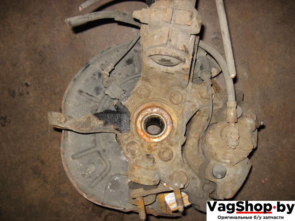 кулак поворотный левый Volkswagen Golf Plus 1 поколение 2006, 1.9 л., TDi, BLS, дизель, МКПП, серый, хетчбэк 5 дв., передний привод - фото №1