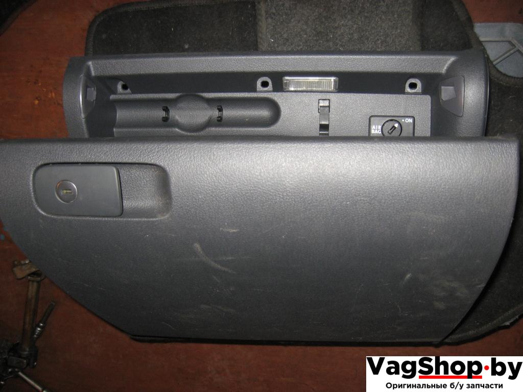 бардачок Volkswagen Golf Plus 1 поколение 2006, 1.9 л., TDi, BLS, дизель, МКПП, серый, хетчбэк 5 дв., передний привод - фото №1