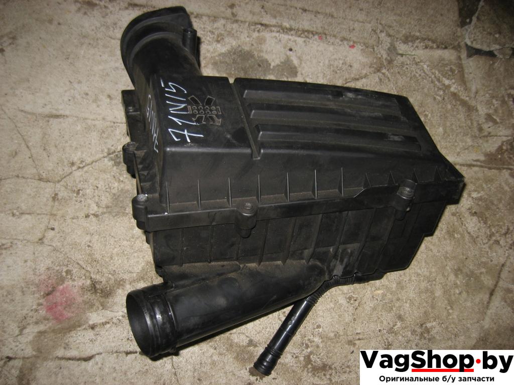 корпус воздушного фильтра Volkswagen Golf 5 поколение 2005, 2.0 л., TDi, BMM, дизель, АКПП, черный, хетчбэк 5 дв., передний привод, 3C0129607AP, 3C0129601BC - фото №1