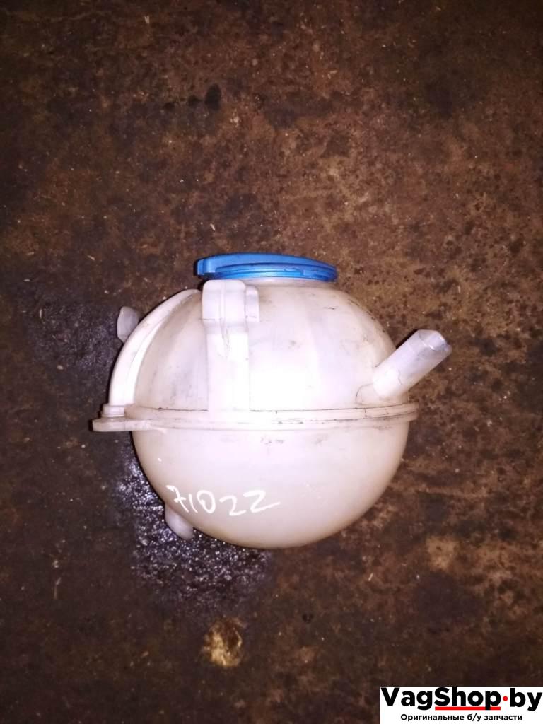бачок расширительный Volkswagen Golf Plus 1 поколение 2008, 1.9 л., TDi, BKC, дизель, МКПП, серебро, хетчбэк 5 дв., передний привод, 1K0121407A - фото №1