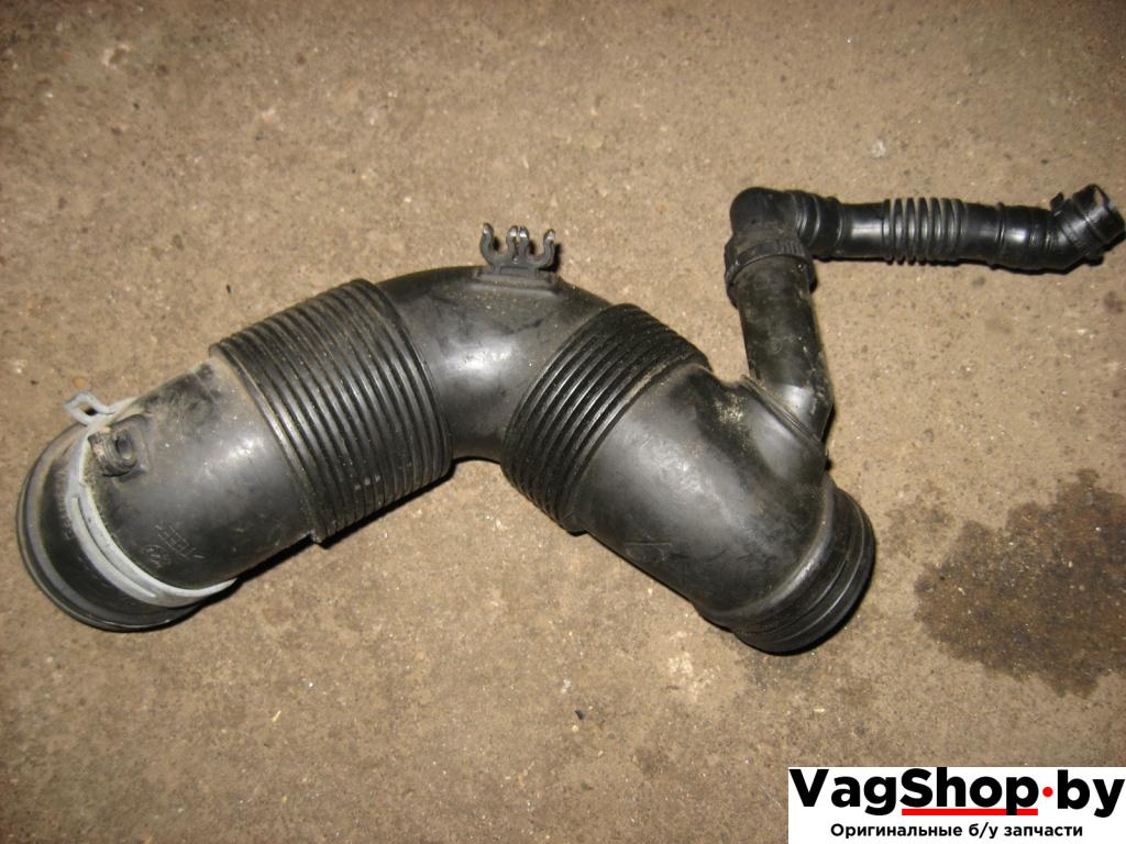 патрубок воздушного фильтра Volkswagen Golf 5 поколение 2008, 1.9 л., TDi, BLS, дизель, МКПП, белый, хетчбэк 5 дв., передний привод, 3C0129654M - фото №1