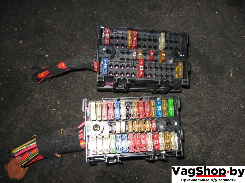 блок предохранителей Volkswagen Transporter T5 2005, 2.5 л., TDi, AXD, дизель, МКПП, белый, передний привод - фото №1