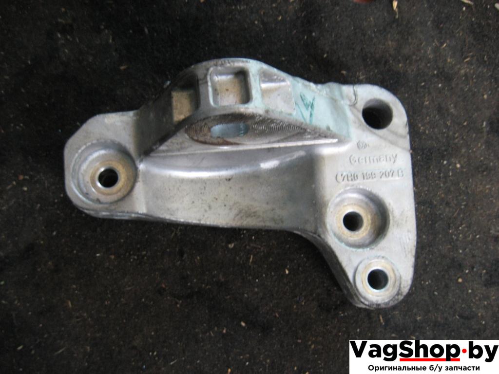 кронштейн двигателя Volkswagen Transporter T5 2005, 2.5 л., TDi, AXD, дизель, МКПП, белый, передний привод, 7H0199207B - фото №1