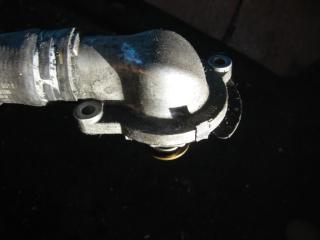 корпус термостата Volkswagen Transporter T5 2005, 2.5 л., TDi, AXD, дизель, МКПП, белый, передний привод, 070121114