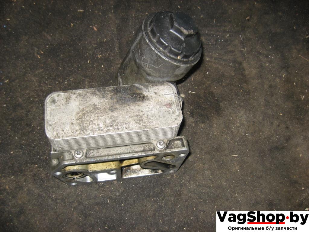 корпус масляного фильтра Volkswagen Transporter T5 2005, 2.5 л., TDi, AXD, дизель, МКПП, белый, передний привод, 070115389B - фото №1