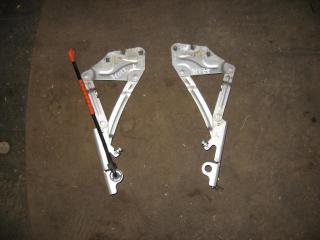 петля капота Volkswagen Golf Plus 1 поколение 2008, 1.9 л., TDi, BKC, дизель, МКПП, серебро, хетчбэк 5 дв., передний привод, 5M0823301, 5M0823302