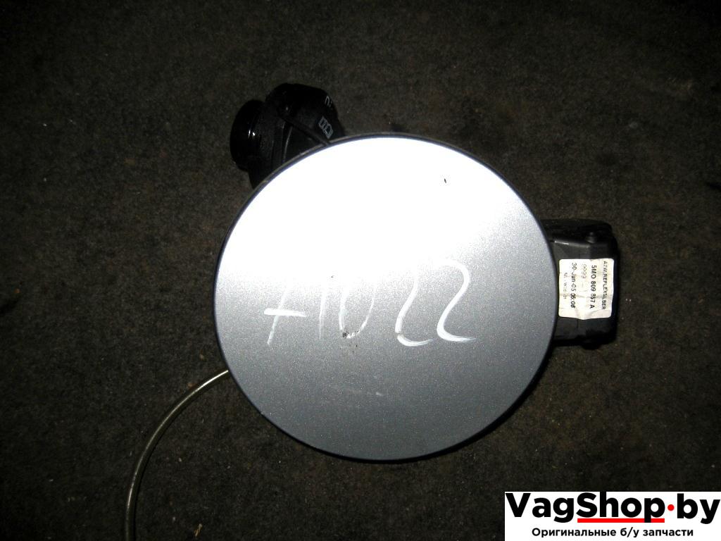 лючок топливного бака Volkswagen Golf Plus 1 поколение 2008, 1.9 л., TDi, BKC, дизель, МКПП, серебро, хетчбэк 5 дв., передний привод - фото №1