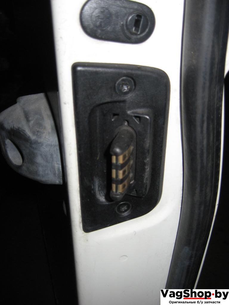 выключатель концевой (концевик) Volkswagen Transporter T5 2005, 2.5 л., TDi, AXD, дизель, МКПП, белый, передний привод - фото №1