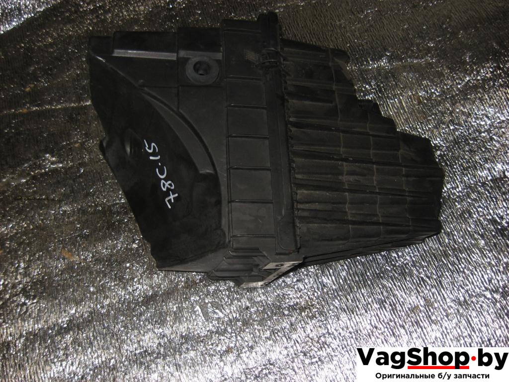 корпус воздушного фильтра Volkswagen Transporter T5 2005, 2.5 л., TDi, AXD, дизель, МКПП, белый, передний привод, 7H0129601J - фото №1