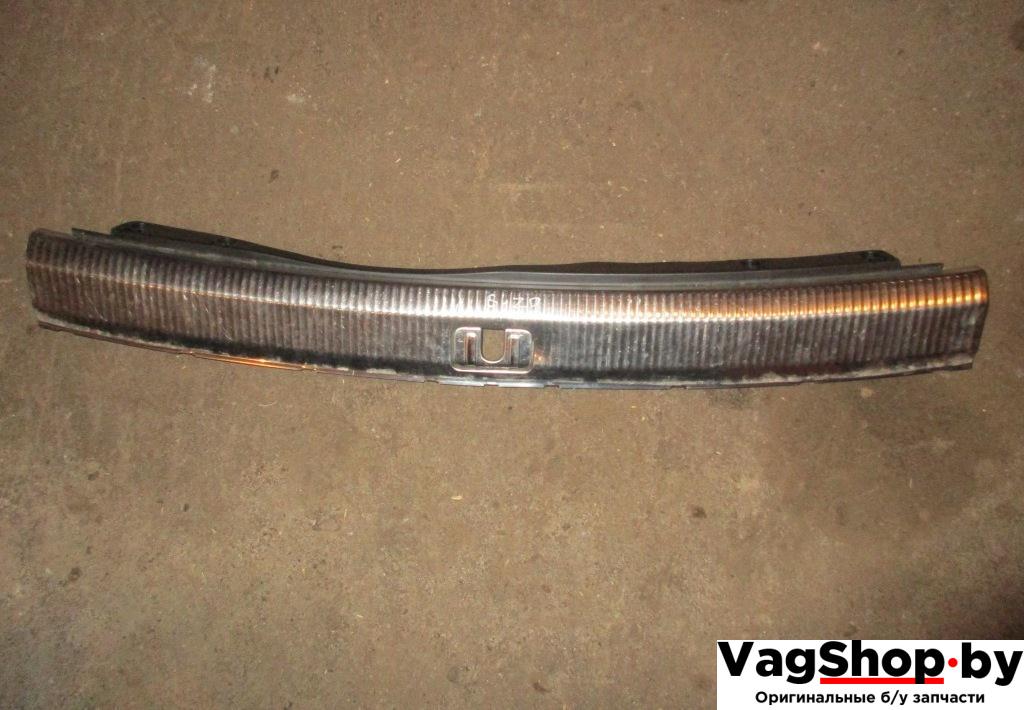 накладка внутренняя на заднюю панель кузова Audi A6 4F/C6 2007, 2.8 л., FSI, BDX, бензин, АКПП, черный, универсал, передний привод, 4F9864483B - фото №1