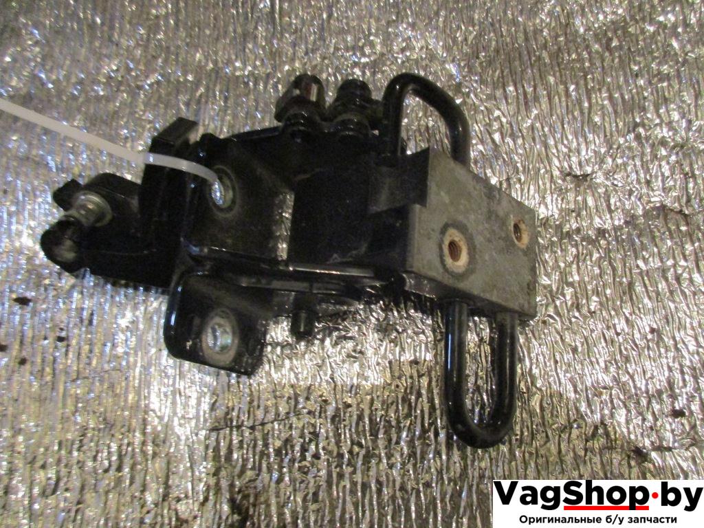 петля двери Audi A6 4F/C6 2007, 2.8 л., FSI, BDX, бензин, АКПП, черный, универсал, передний привод - фото №1