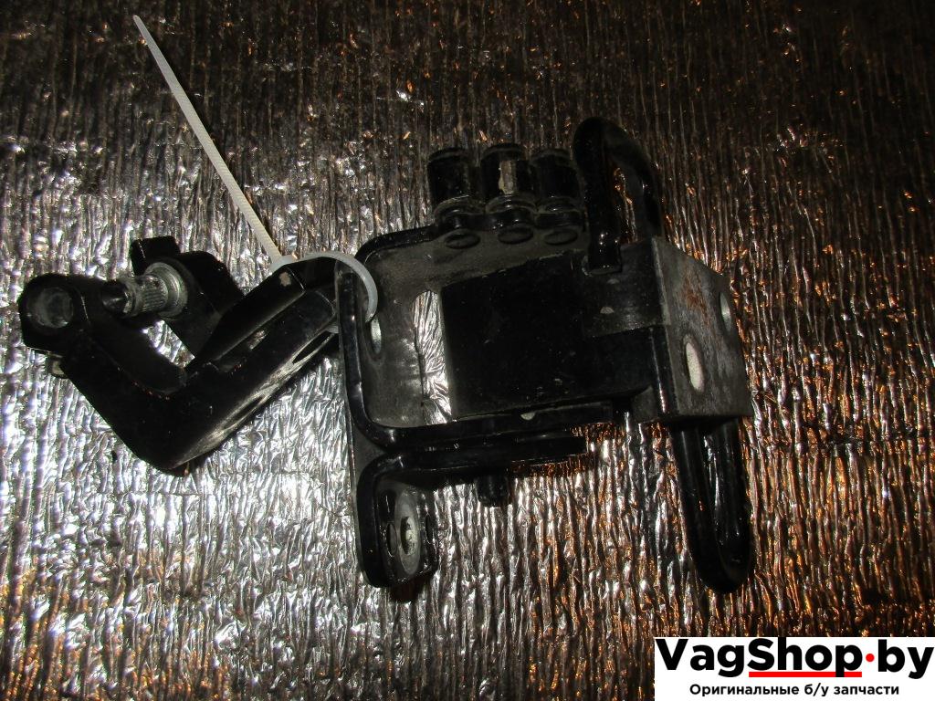 петля двери Audi A6 4F/C6 2007, 2.8 л., FSI, BDX, бензин, АКПП, черный, универсал, передний привод - фото №1