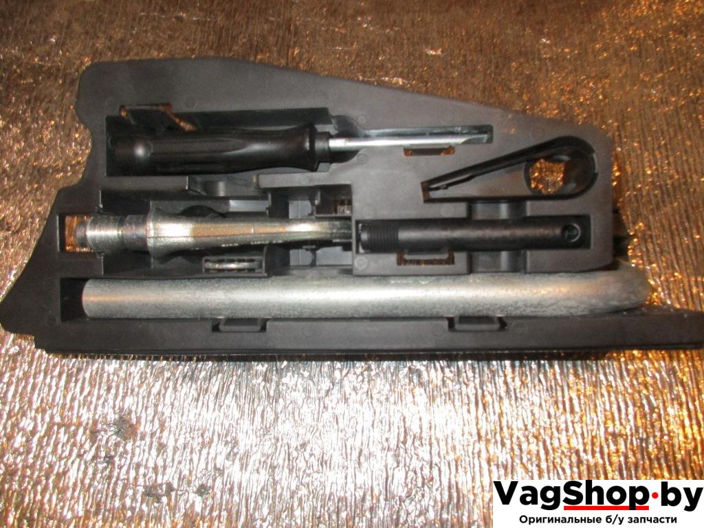 ящик под инструменты / набор инструментов Audi A6 4F/C6 2007, 2.8 л., FSI, BDX, бензин, АКПП, черный, универсал, передний привод - фото №1