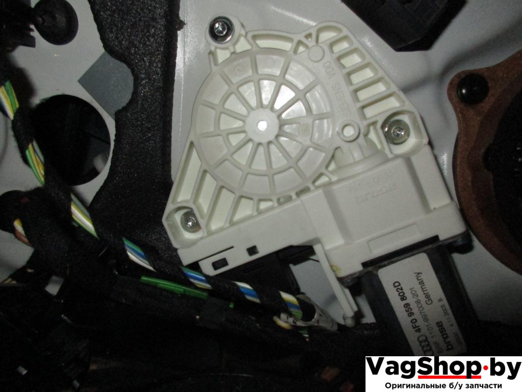 моторчик стеклоподъемника передний правый Audi A6 4F/C6 2006, 3.2 л., FSI, AUK, бензин, АКПП, белый, универсал, полный привод, 4F0959802D - фото №1