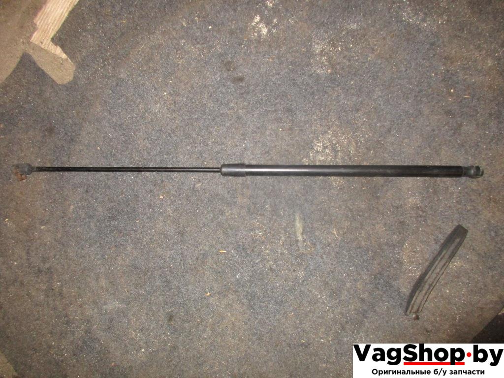 амортизатор капота Volkswagen Passat B6 2007, 2.0 л., FSI, BVY, бензин, АКПП, серебро, универсал, передний привод, 3C0823359A - фото №1