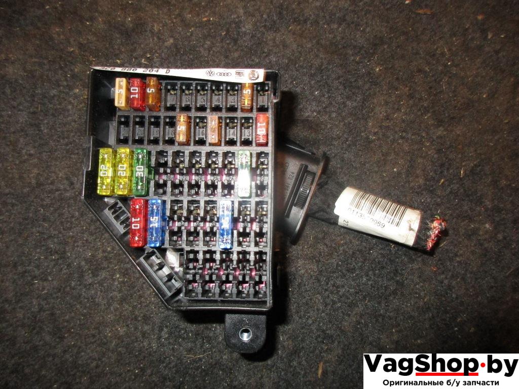 блок предохранителей Volkswagen Passat B6 2006, 2.0 л., TFSI, BWA, бензин, МКПП, серый, универсал, передний привод, 3C0880204D - фото №1