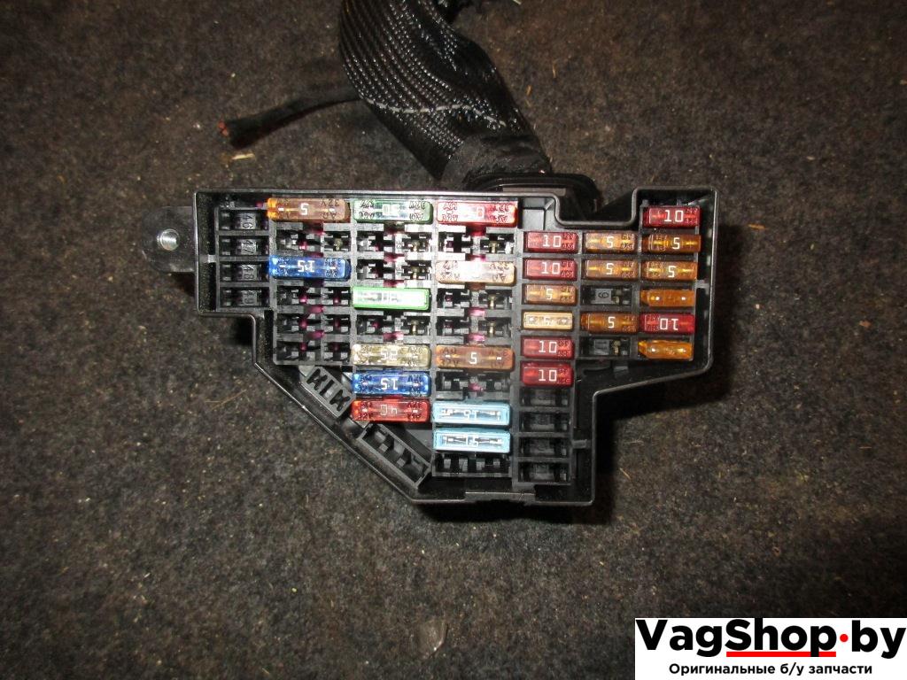 блок предохранителей Volkswagen Passat B6 2006, 2.0 л., TFSI, BWA, бензин, МКПП, серый, универсал, передний привод - фото №1