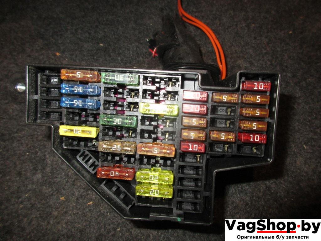 блок предохранителей Volkswagen Passat B6 2007, 2.0 л., FSI, BVY, бензин, АКПП, серебро, универсал, передний привод - фото №1