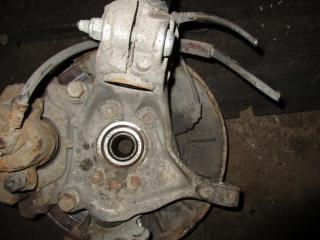 кулак поворотный правый Volkswagen Passat B6 2007, 2.0 л., FSI, BVY, бензин, АКПП, серебро, универсал, передний привод