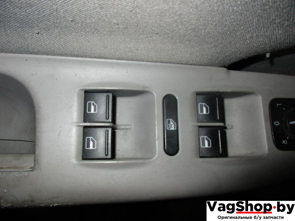 кнопка стеклоподъемника переднего левого Volkswagen Passat B6 2006, 2.0 л., TFSI, BWA, бензин, МКПП, серый, универсал, передний привод - фото №1