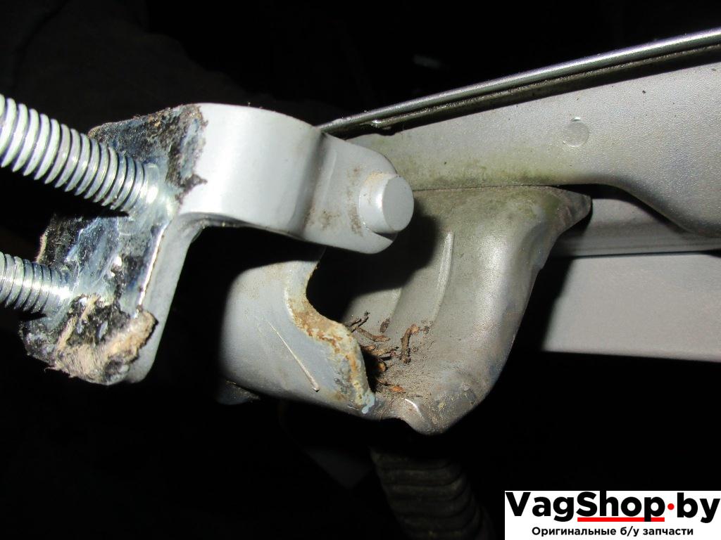 петля крышки багажника Volkswagen Passat B6 2007, 2.0 л., FSI, BVY, бензин, АКПП, серебро, универсал, передний привод - фото №1