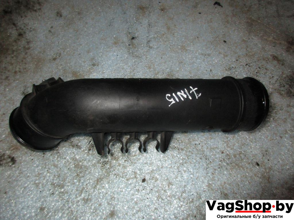 патрубок интеркулера Volkswagen Golf 5 поколение 2005, 2.0 л., TDi, BMM, дизель, АКПП, черный, хетчбэк 5 дв., передний привод, 3C0145770B - фото №1