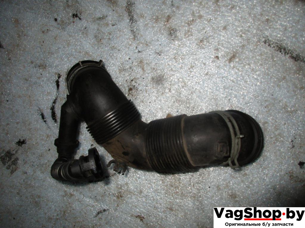 патрубок воздушного фильтра Volkswagen Caddy 3 поколение 2007, 1.9 л., TDi, BSU, дизель, МКПП, сине-зеленый, минивэн, передний привод, 3C0129654M - фото №1